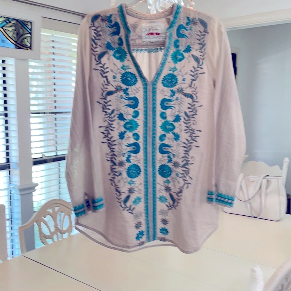 Blouse size small.